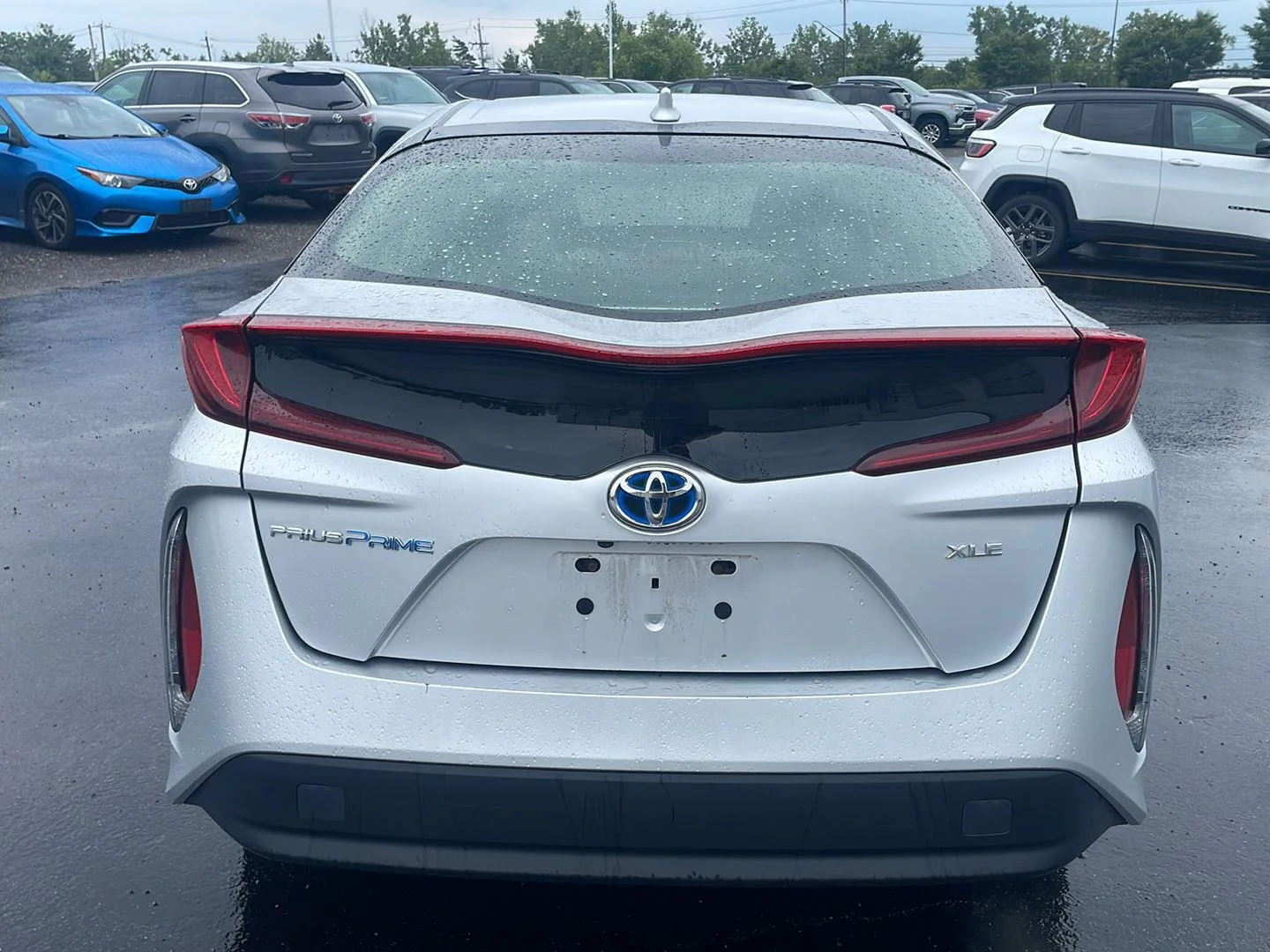 Used 2020 Classic Silver Metallic Toyota XLE image 14