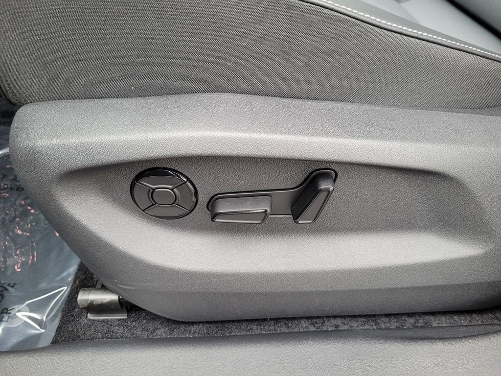 New 2026 Black Volkswagen 2.0T SE image 12
