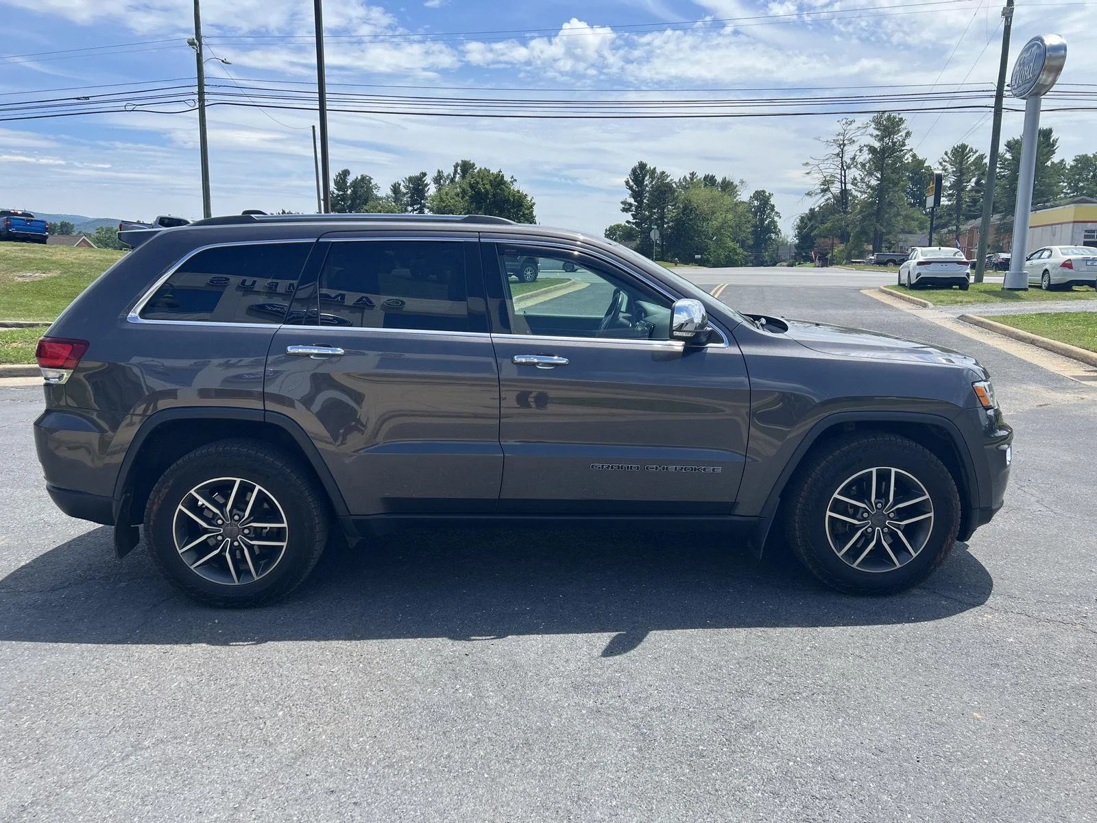 Used 2020 Granite Crystal Clearcoat Metallic Jeep Limited image 6