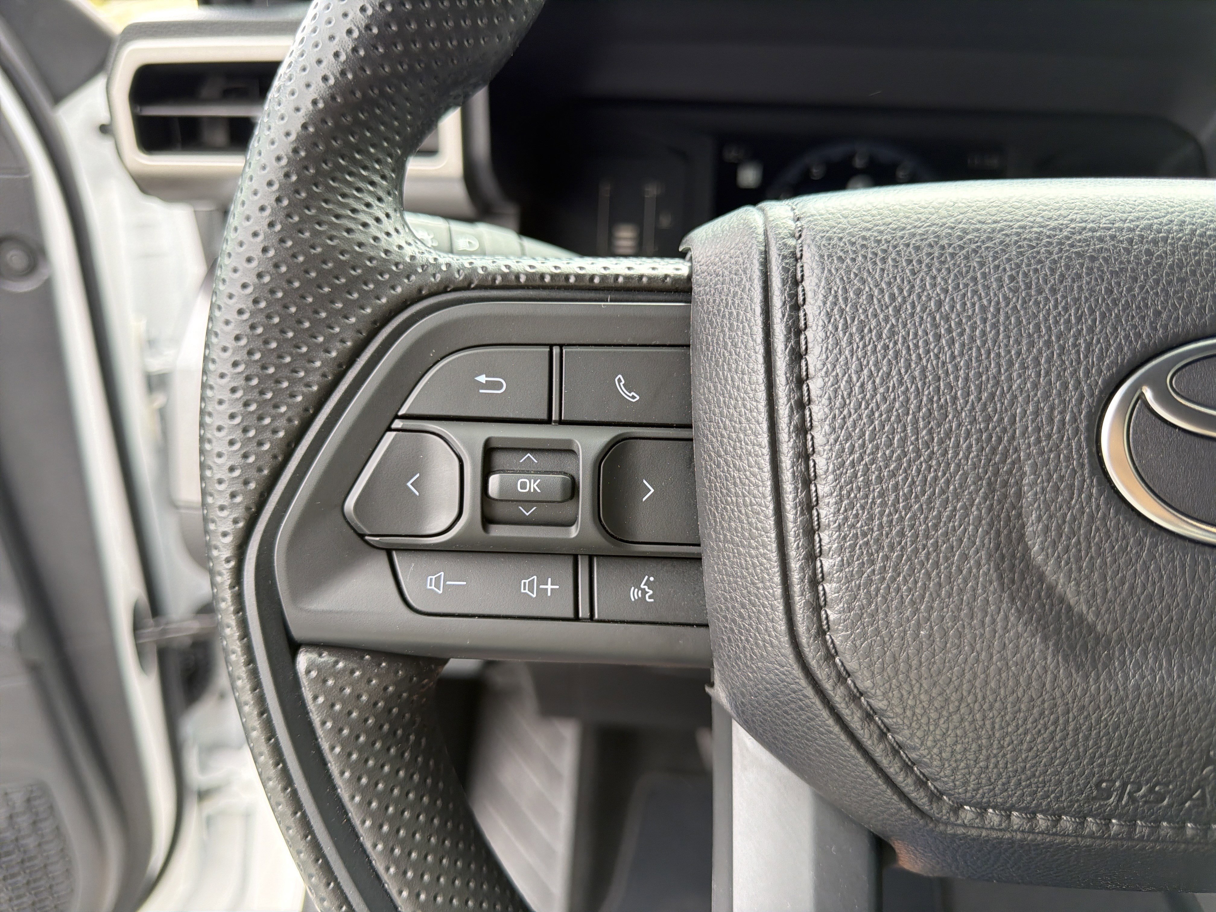 Used 2025 Ice Cap Toyota SR5 image 24