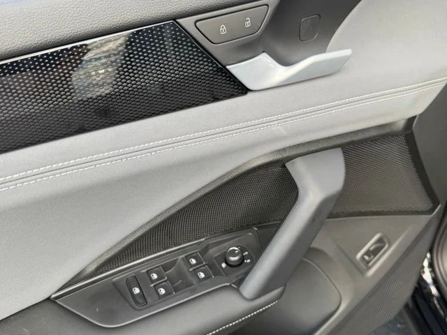 New 2026 Black Volkswagen 2.0T SE image 9