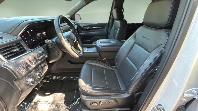 Used 2023 White GMC Denali image 18