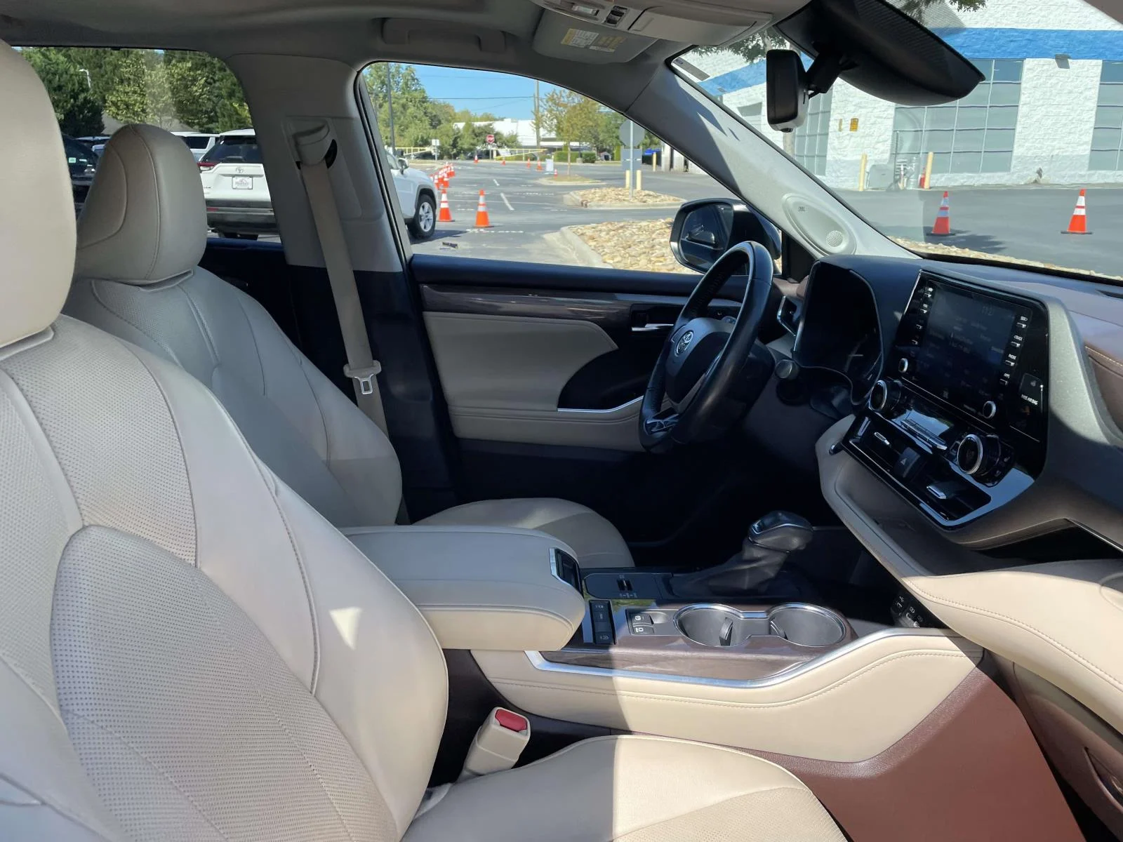 Used 2022 Blue Toyota Limited image 9