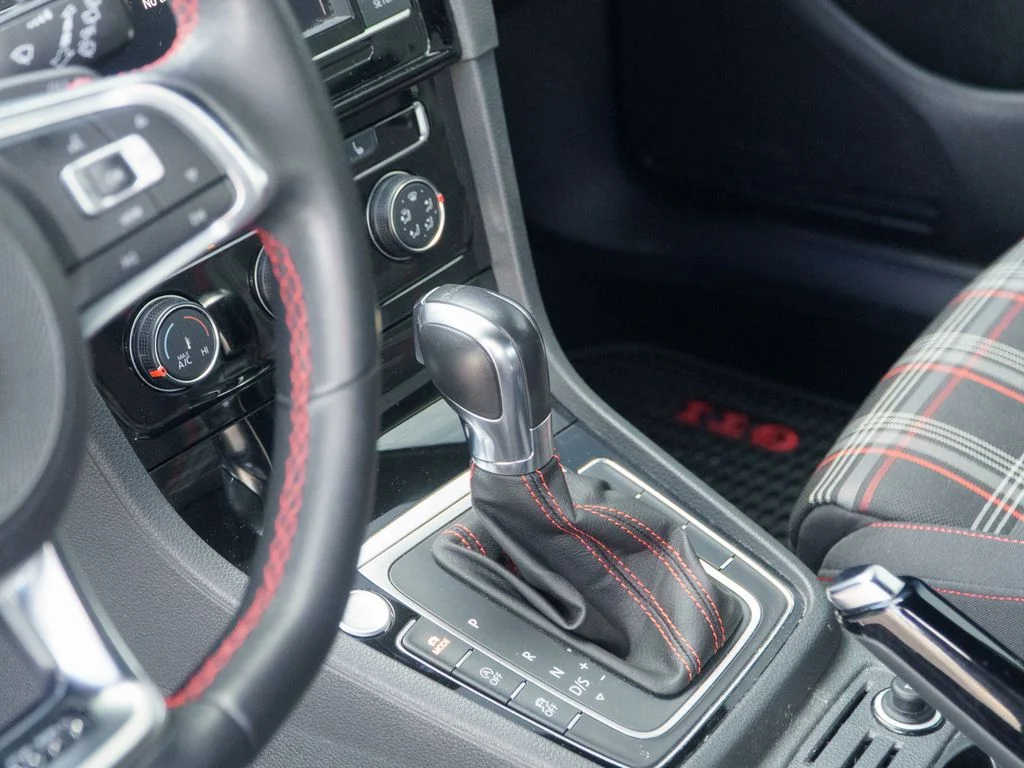 Used 2019 White Volkswagen 2.0T Rabbit Edition image 27