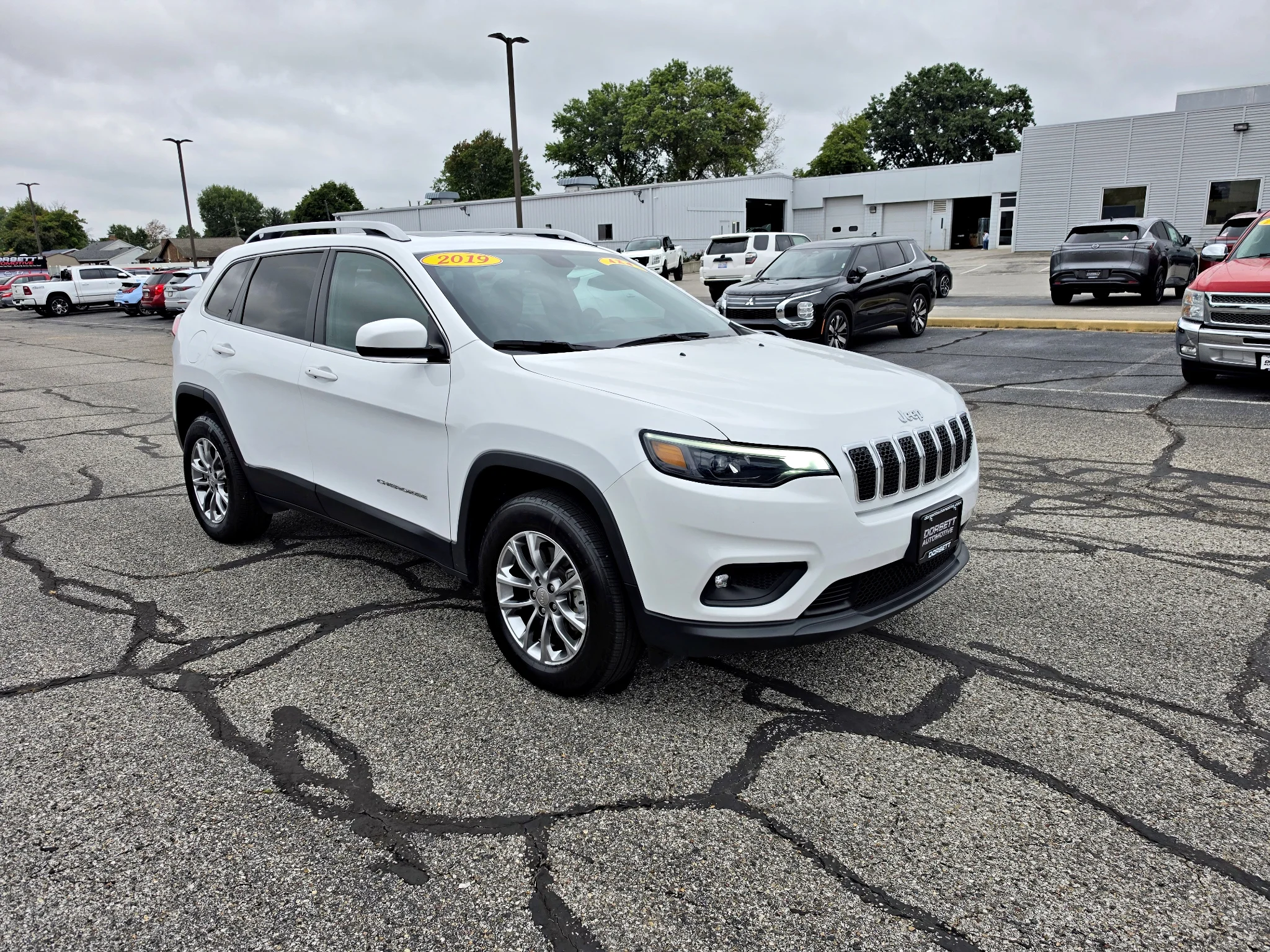 Used 2019 Bright White Clearcoat Jeep Latitude Plus image 4