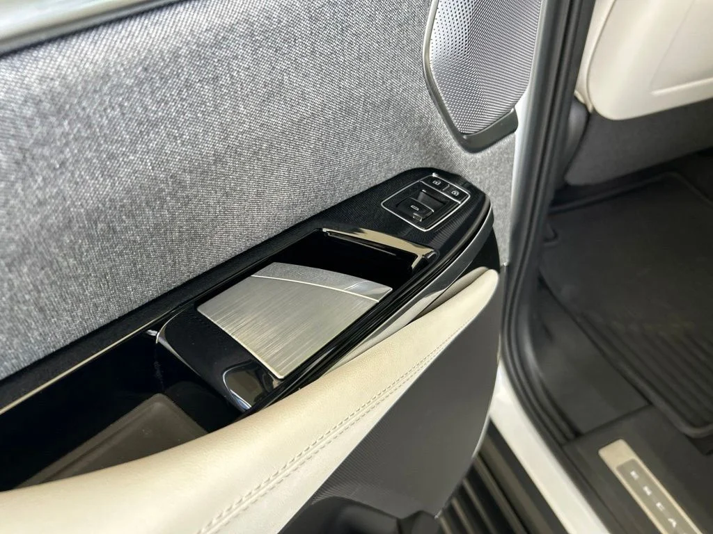 Used 2025 White Cadillac Sport Platinum image 59