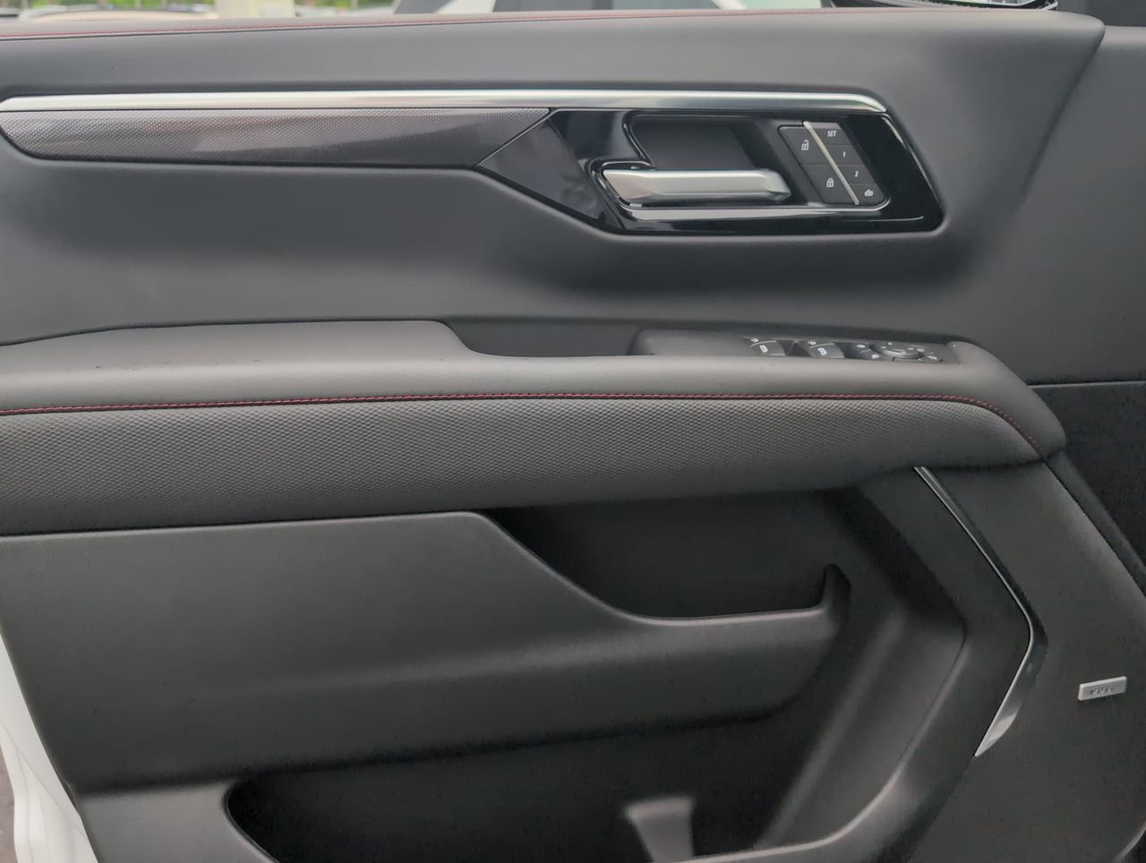 2026 Chevrolet Suburban RST - Photo 22