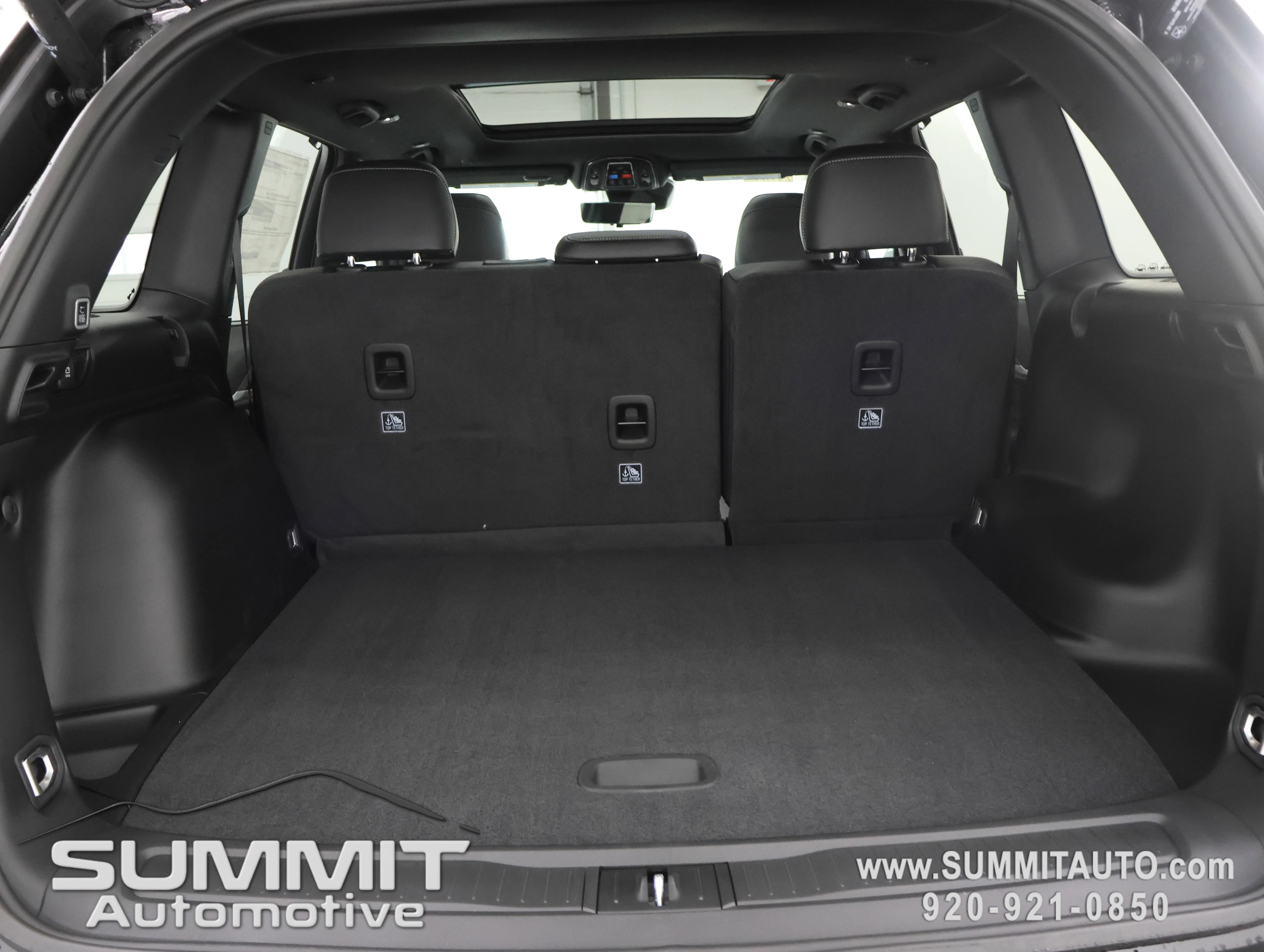 New 2025 Diamond Black Crystal Pearl-Coat Exterior Paint Jeep Limited image 31