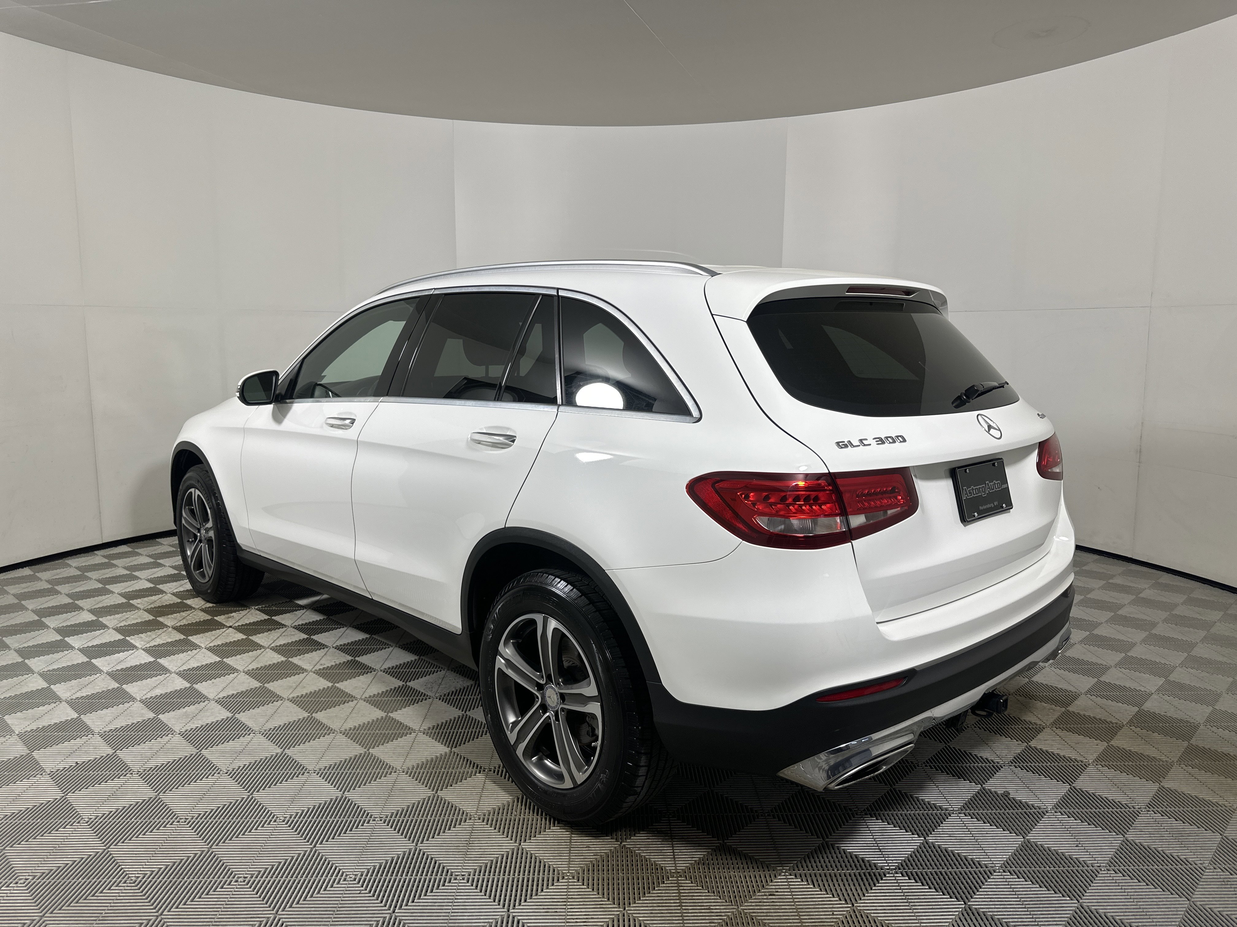 Used 2017 Polar White Mercedes-Benz GLC 300 image 5