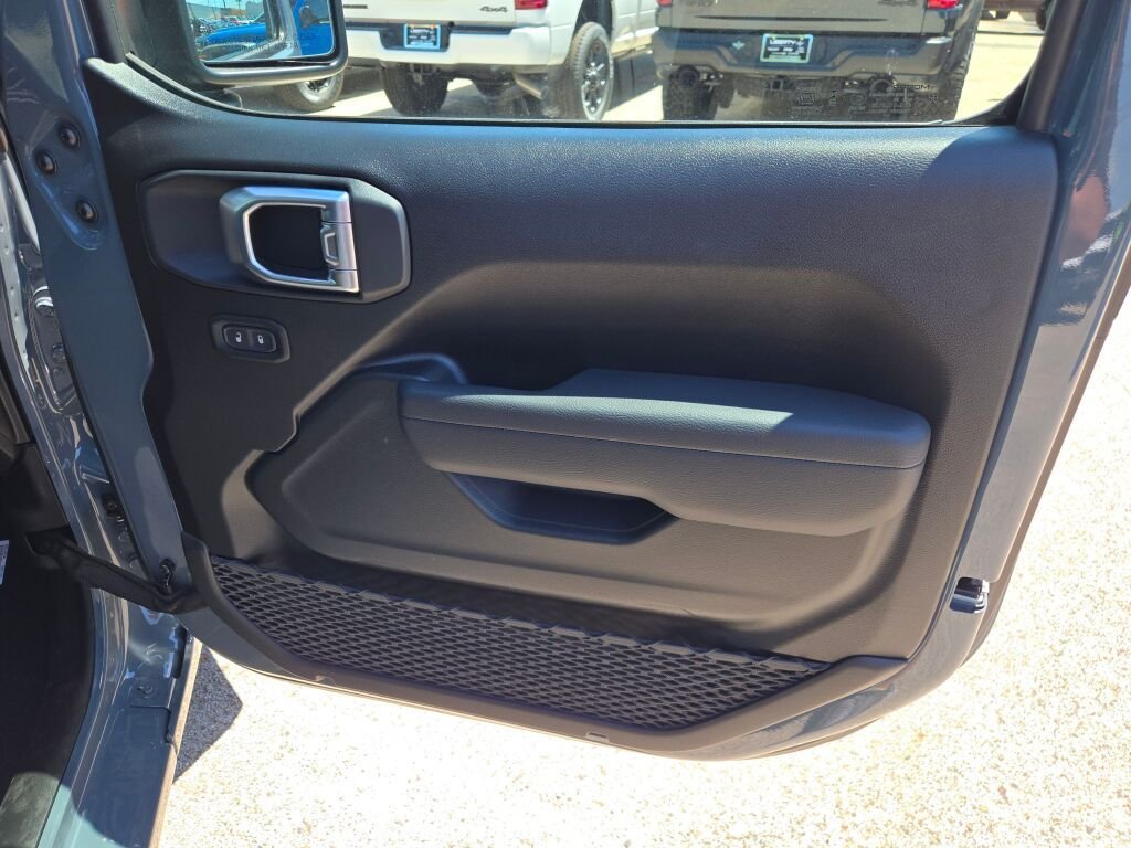 New 2026 Anvil Clear-Coat Exterior Paint Jeep Sport S image 6