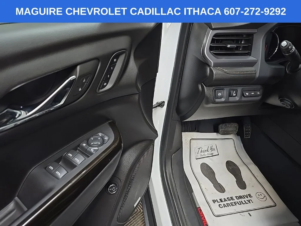 Used 2023 White GMC AT4 image 30