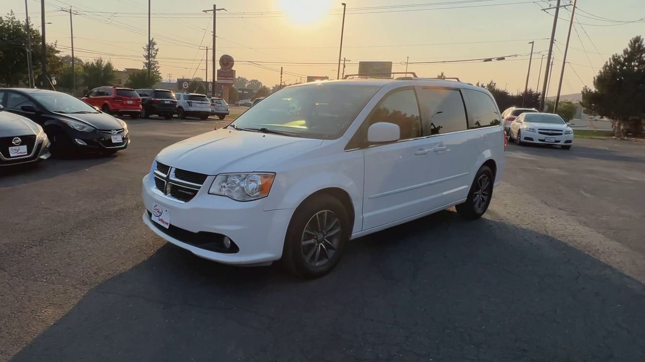 2017 Dodge Grand Caravan SXT photo 3