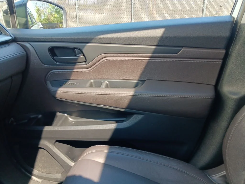 Used 2018 White Diamond Pearl Honda EX-L image 28