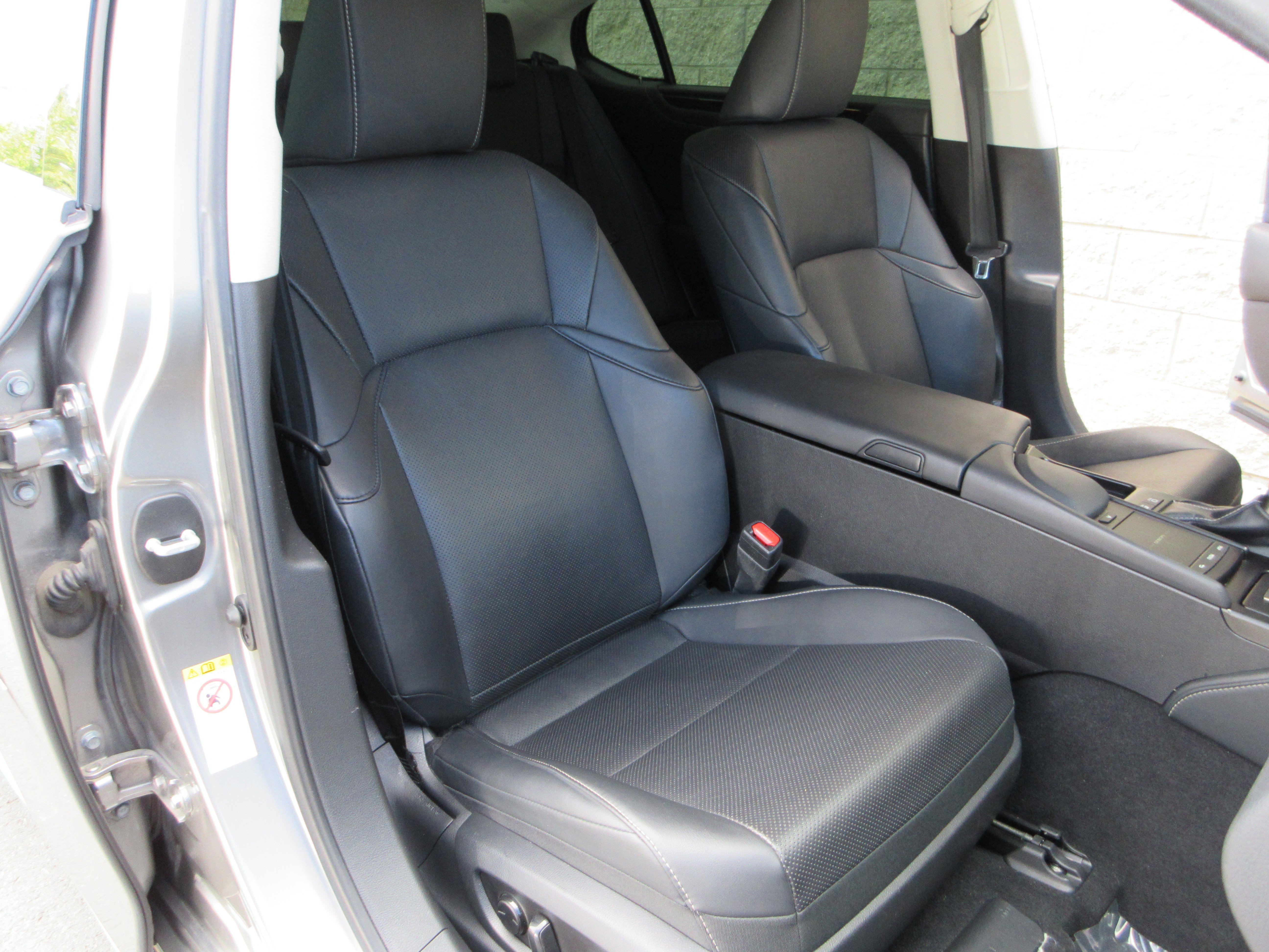Used 2019 Atomic Silver Lexus 300h image 24