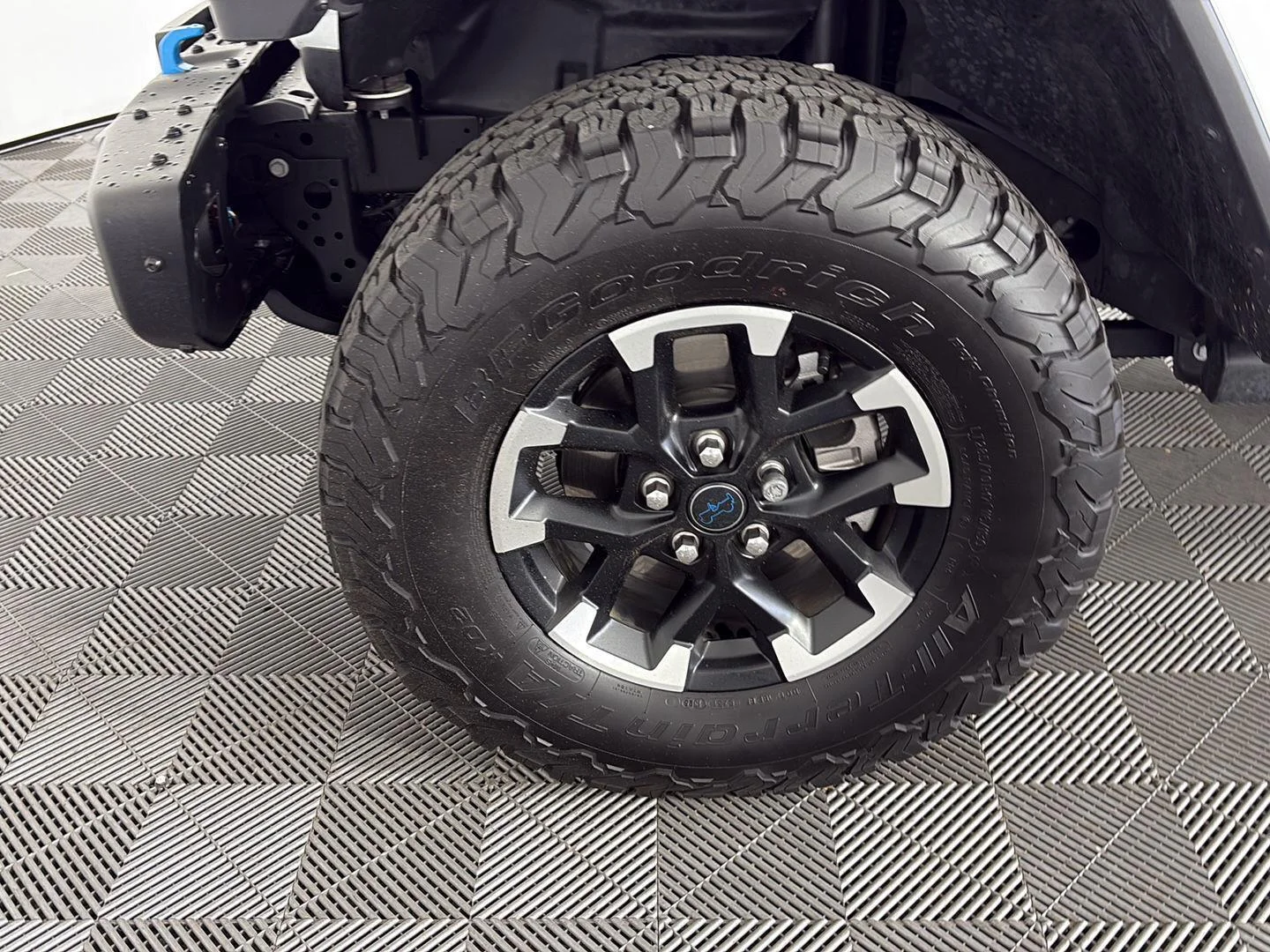 Used 2025 Bright White Clearcoat Jeep Rubicon X image 18
