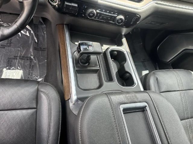 Used 2022  Chevrolet High Country image 24