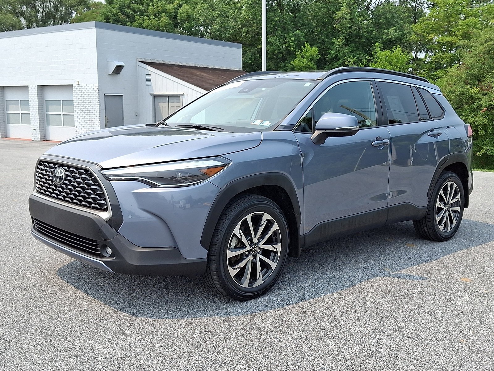 Used 2022 Celestite Toyota XLE image 3