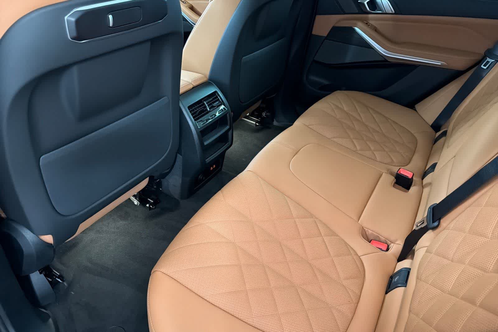 New 2026 Black Sapphire Metallic BMW xDrive40i image 4