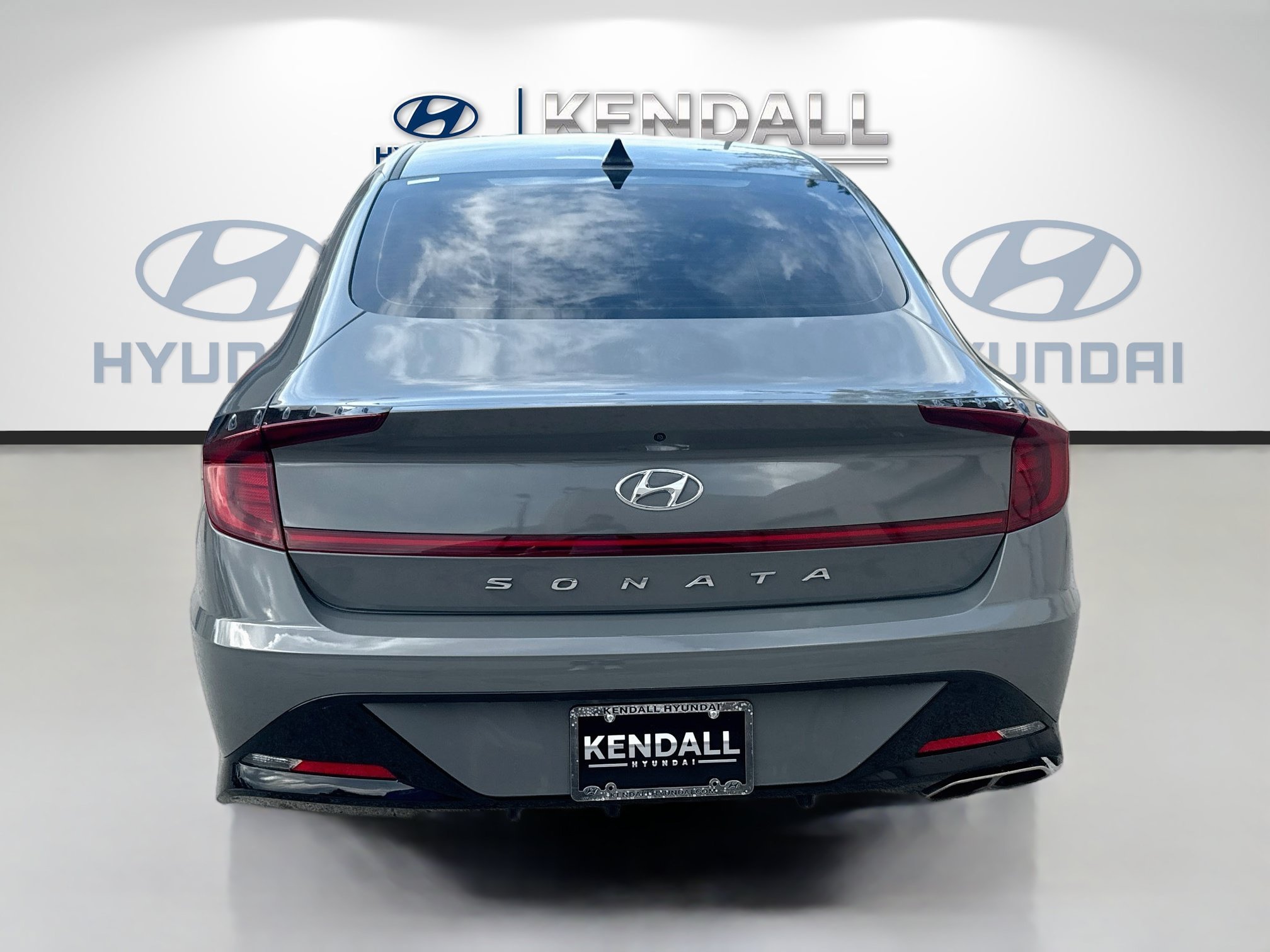 Used 2023 Hampton Gray Hyundai SEL image 5