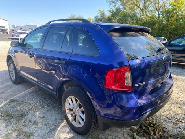 Used 2013 Blue Ford SE image 3