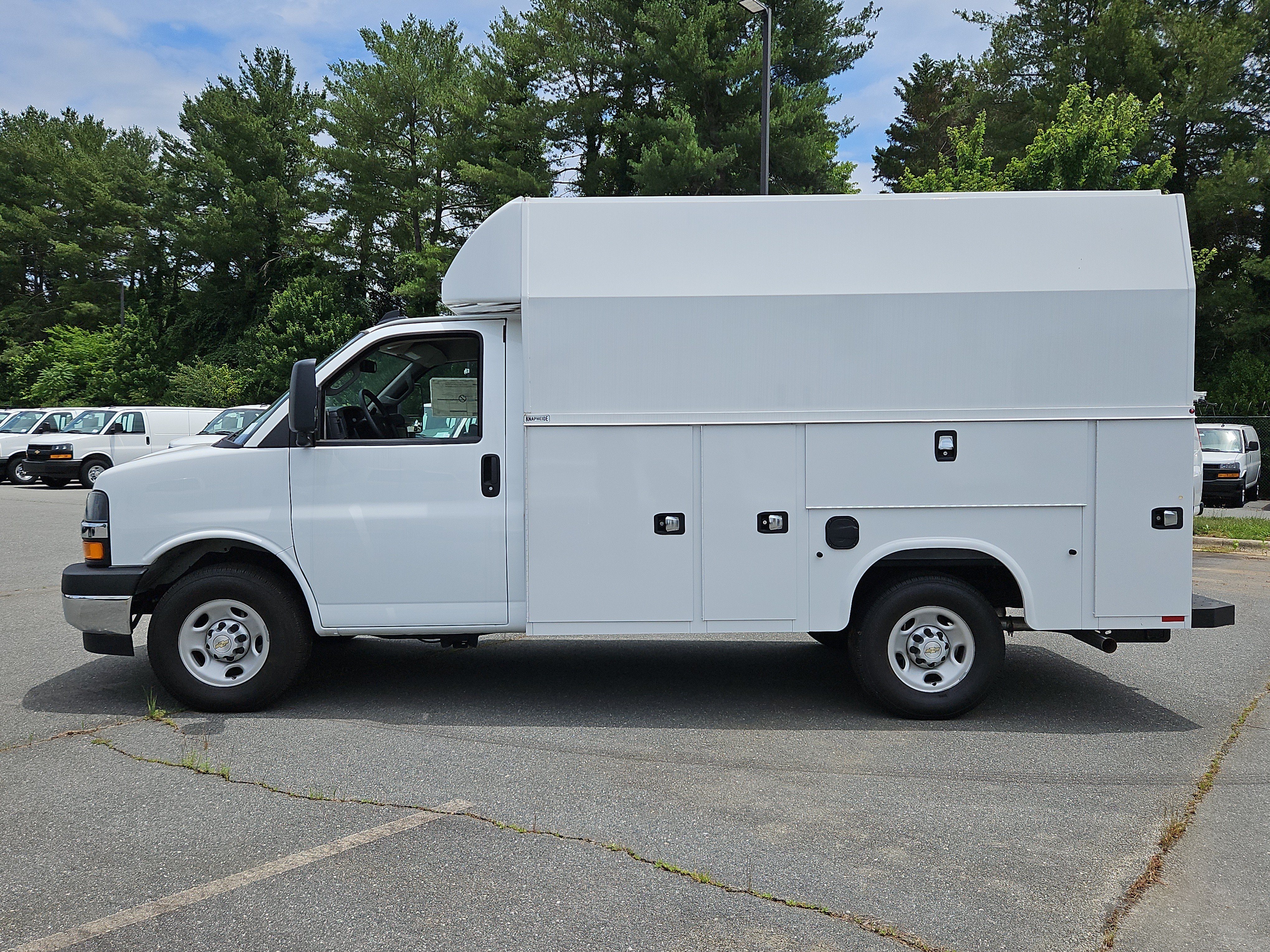 New 2025 Summit White Chevrolet 1WT image 2