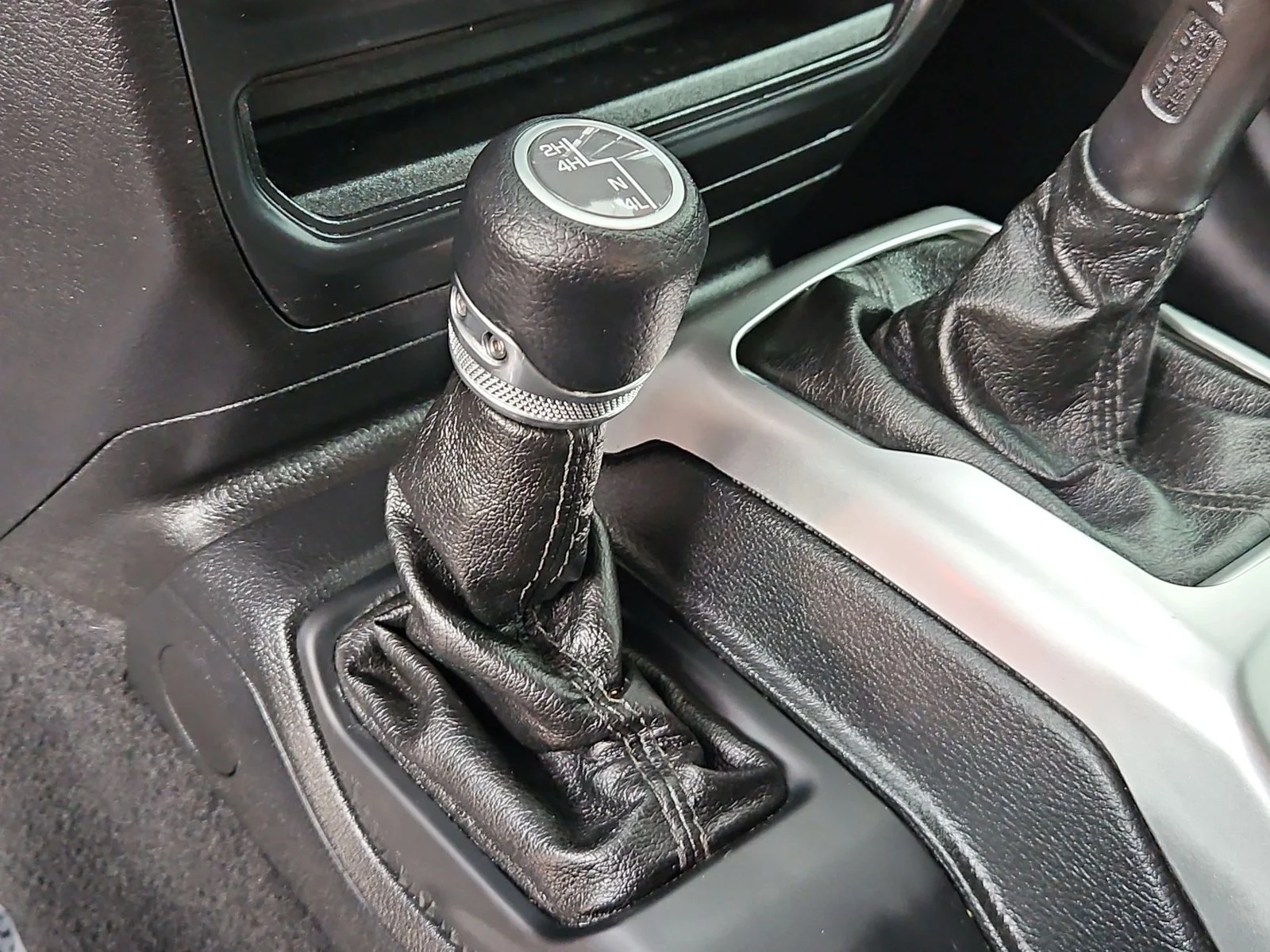 Used 2018 Black Clearcoat Jeep Sport S image 12