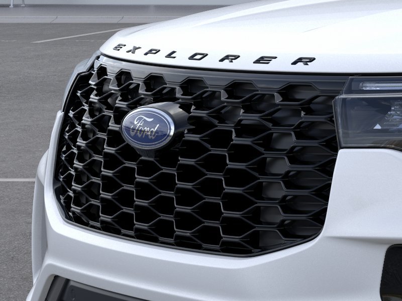 New 2026 Star White Metallic Tri-Coat Ford ST-Line image 40