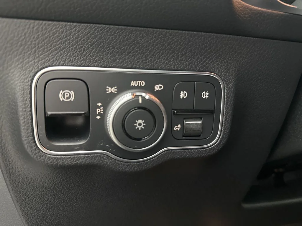 Used 2026 Silver Mercedes-Benz GLB 250 image 18