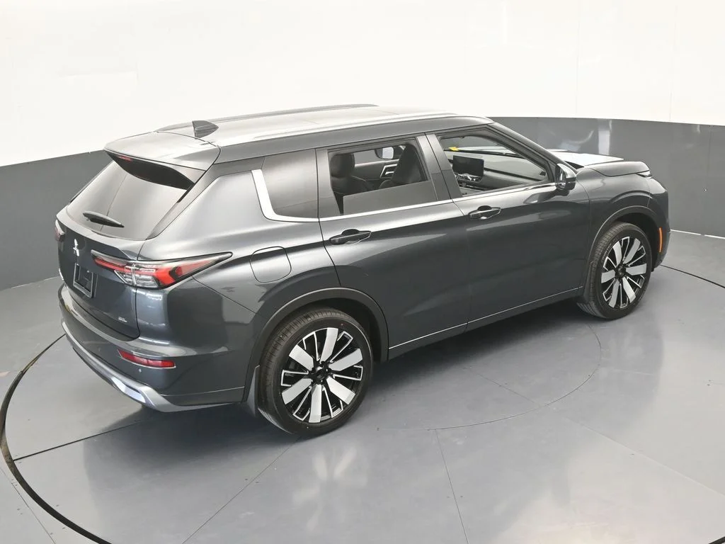 New 2026 Gray Mitsubishi SEL image 62