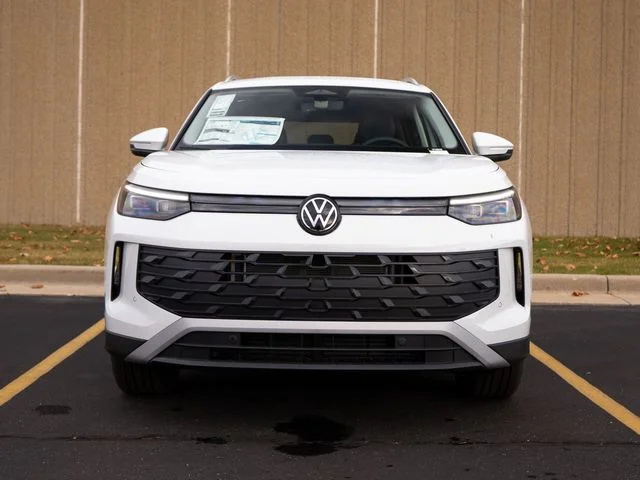 New 2026 White/off-white Volkswagen 2.0T SE image 2