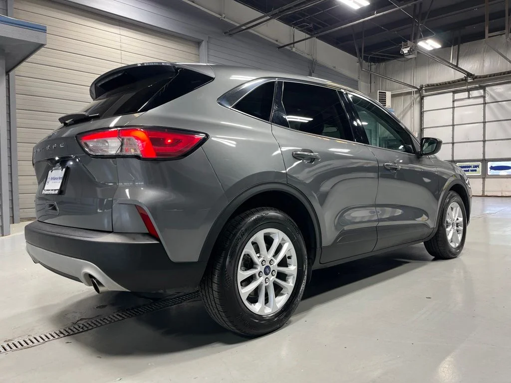 Used 2022 Gray Metallic Ford SE image 7