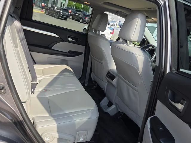Used 2019 Gray Toyota XLE image 14