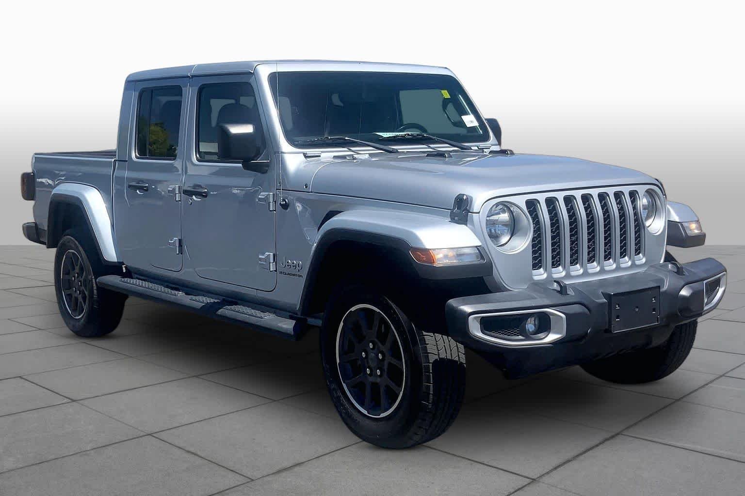 Used 2023 Silver Zynith Clearcoat Jeep Overland image 3