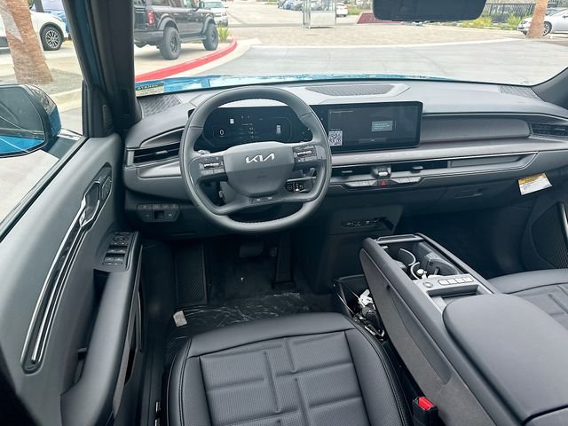 New 2026 Ocean Blue Kia Land AWD image 24