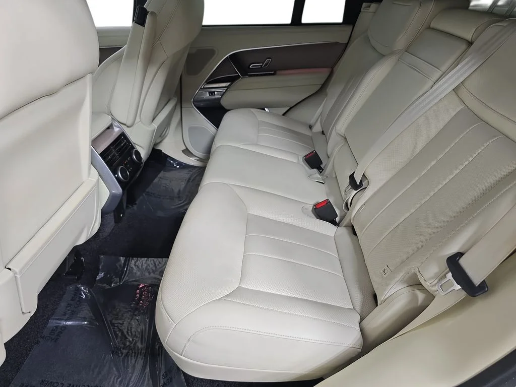 Used 2025  Land Rover SE image 24