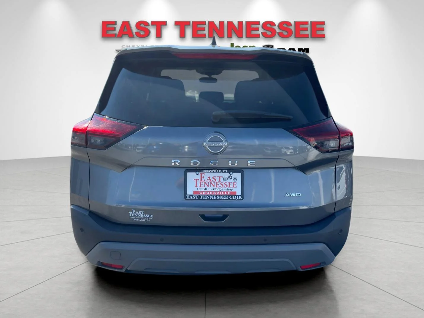 Used 2023 Gray Nissan S image 4