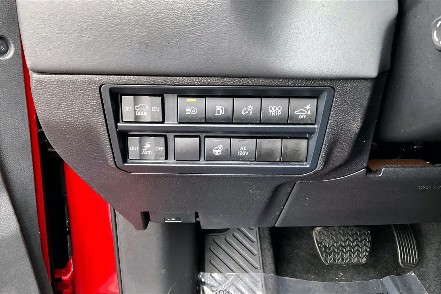 2025 Toyota Sequoia Platinum - Photo 32