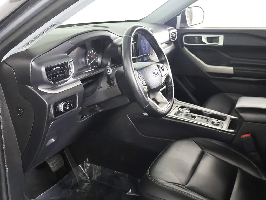 Used 2022 Silver Ford XLT image 23