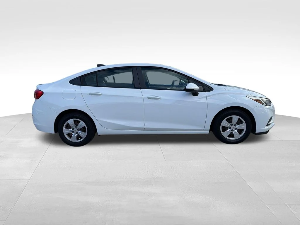 2018 Chevrolet Cruze LS - Photo 8