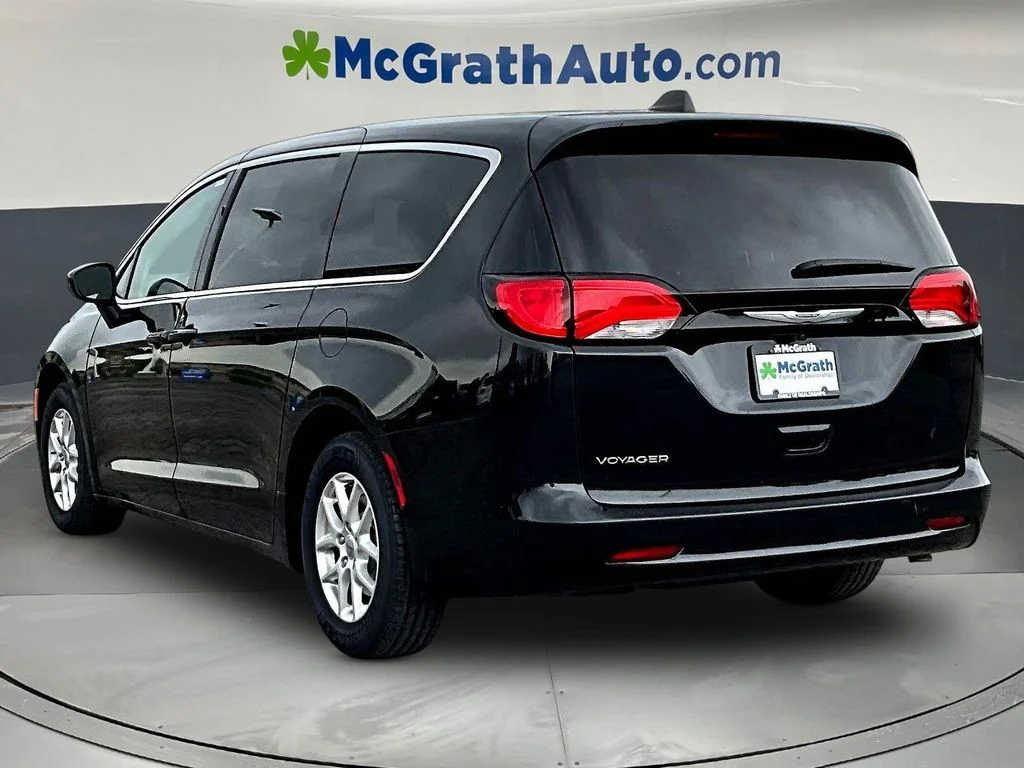 Used 2023 Black Chrysler LX image 6