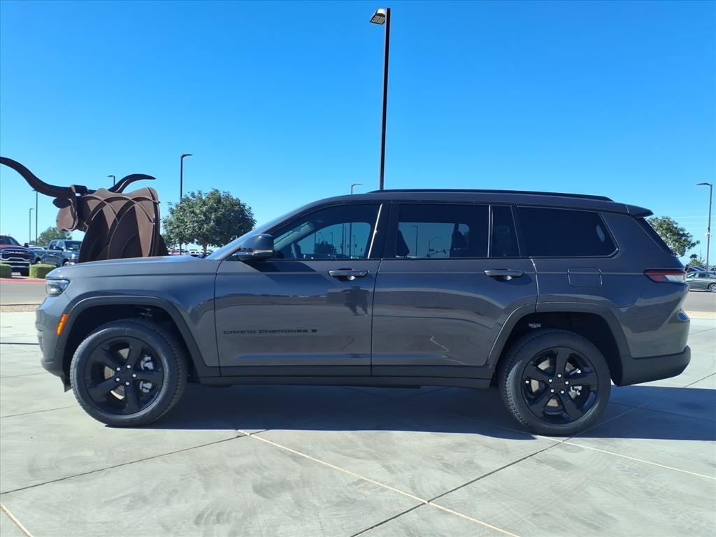 New 2025 Baltic Gray Metallic Clear-Coat Exterior Paint Jeep Limited image 3