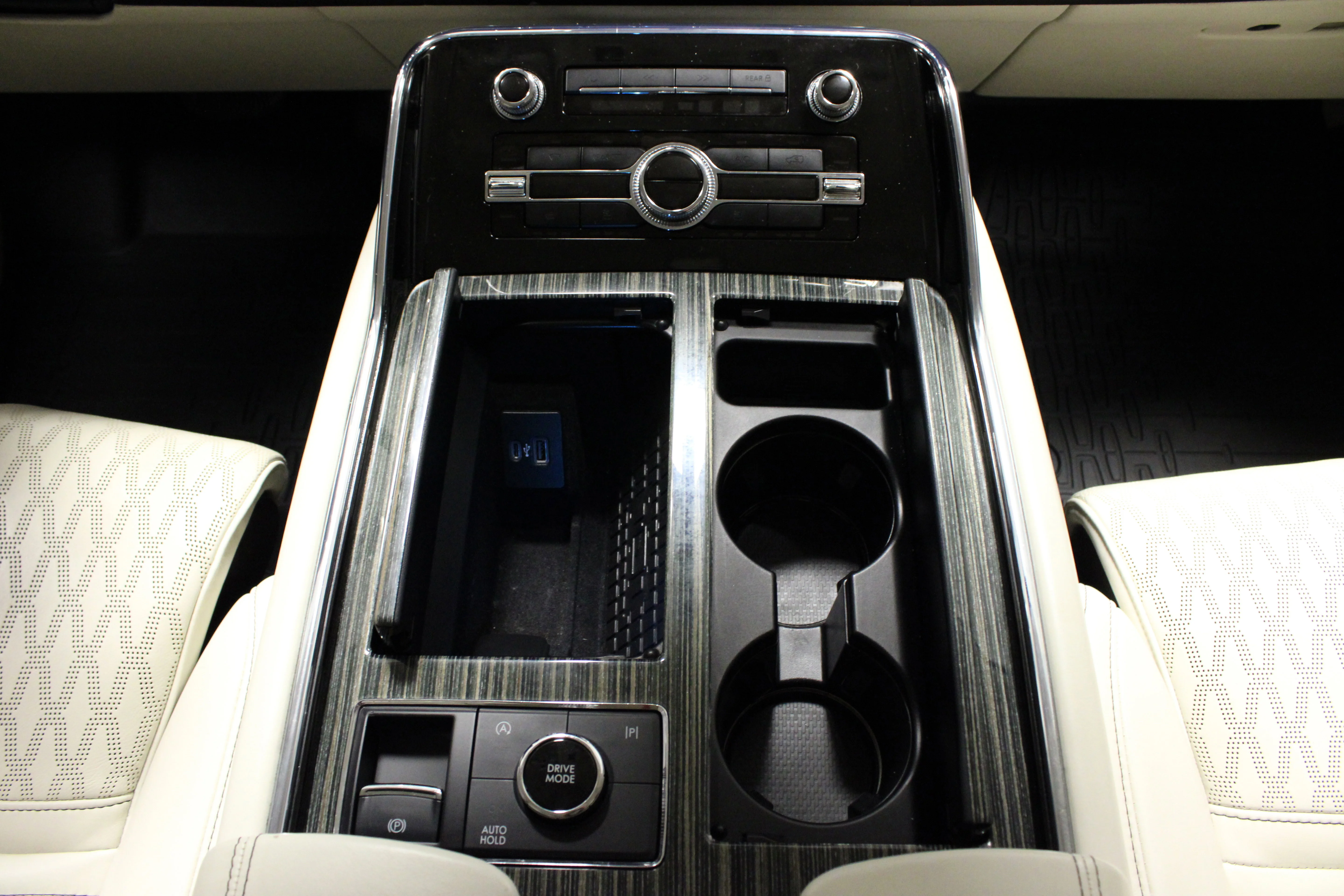 Used 2024 White Metallic Lincoln Black Label image 24
