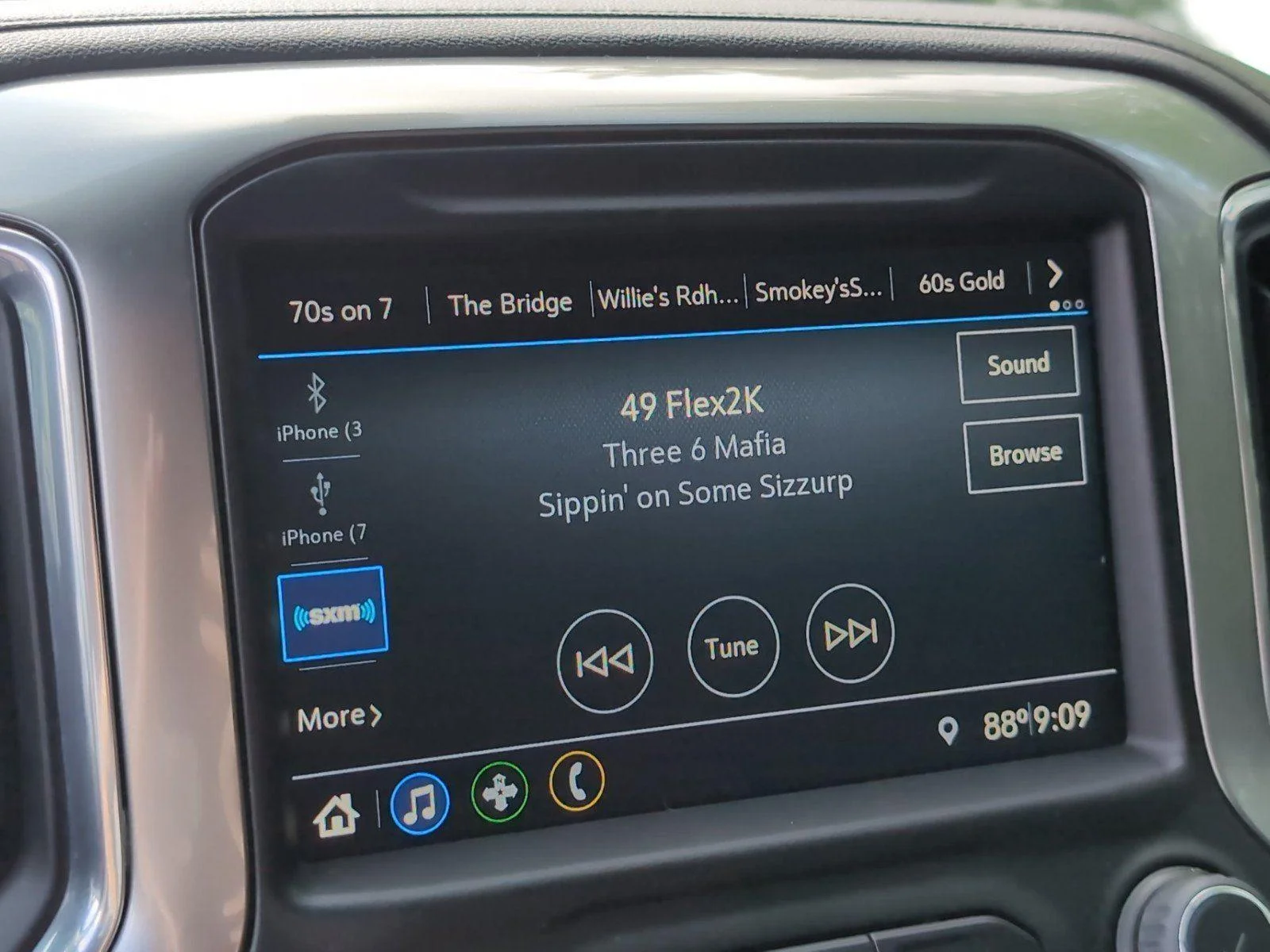 Used 2022 Northsky Blue Metallic Chevrolet LT image 21