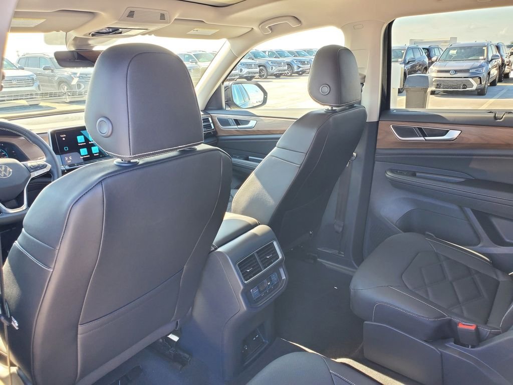 New 2026 White/off-white Volkswagen 2.0T SE w/Technology image 7