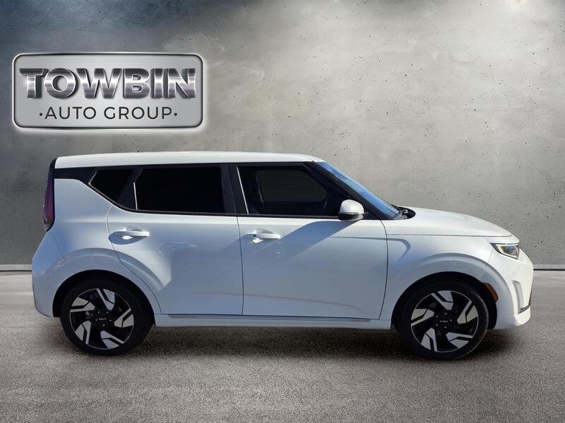 Used 2023 White Kia GT-Line image 3