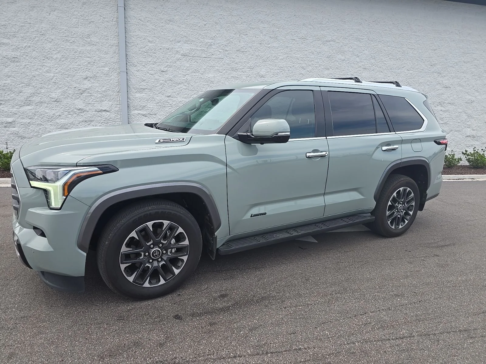 2024 Toyota Sequoia Limited 4WD i-FORCE MAX Hybrid's photo