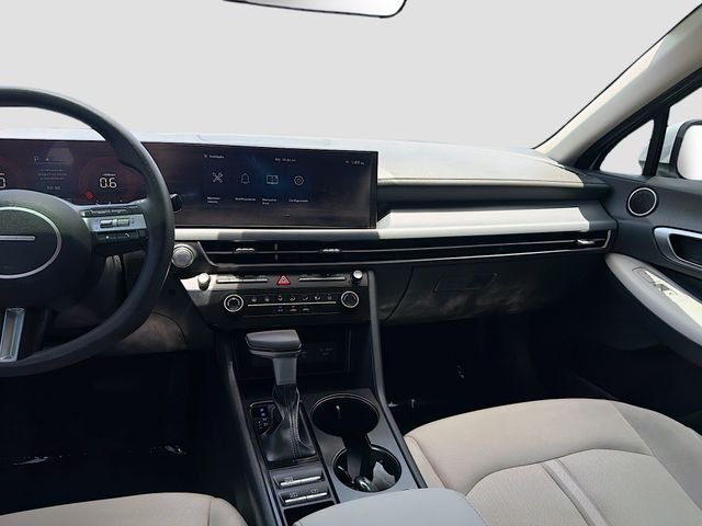 Used 2025 White Hyundai SE image 22