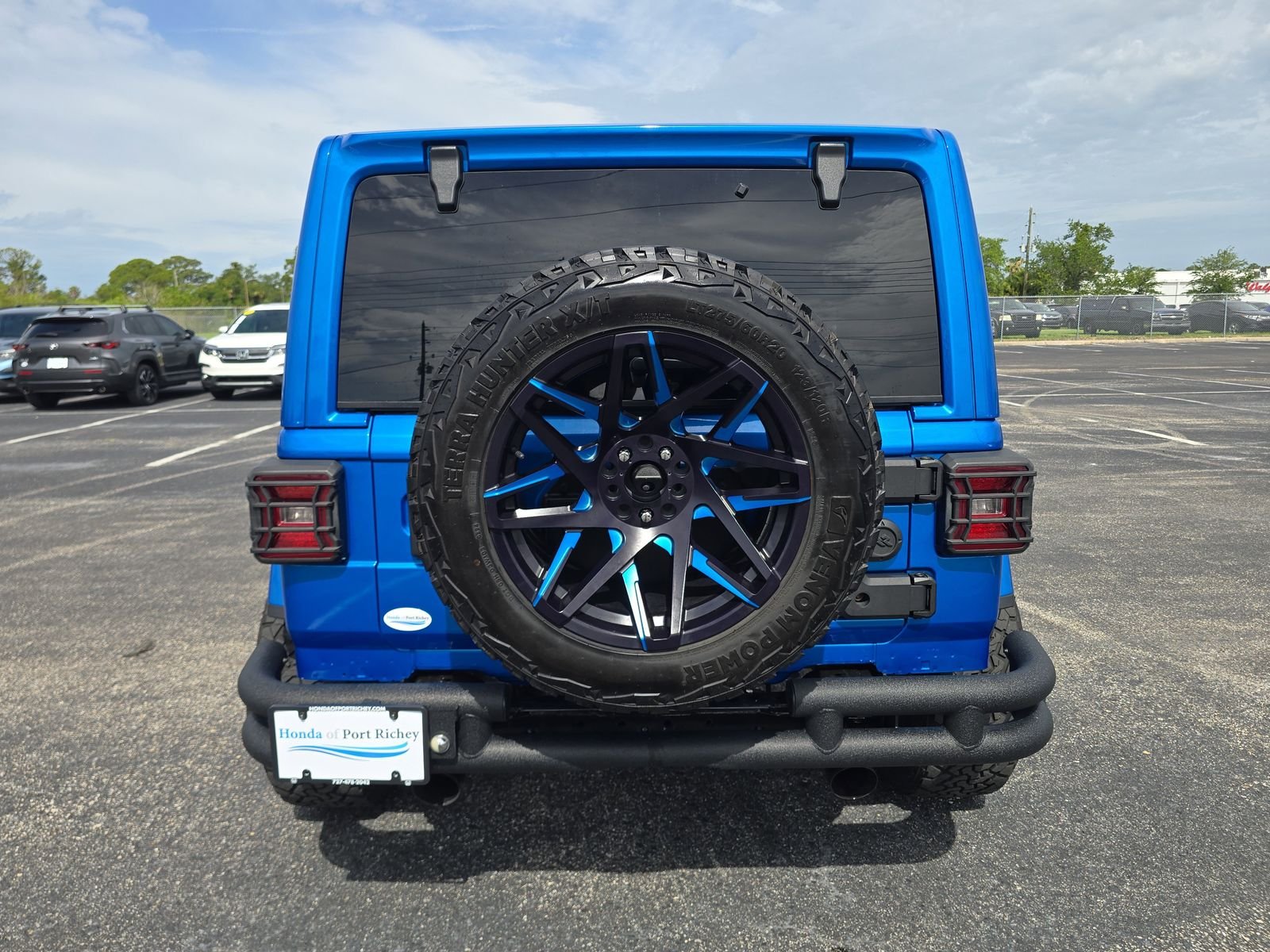 Used 2024 Blue Jeep Sahara image 5