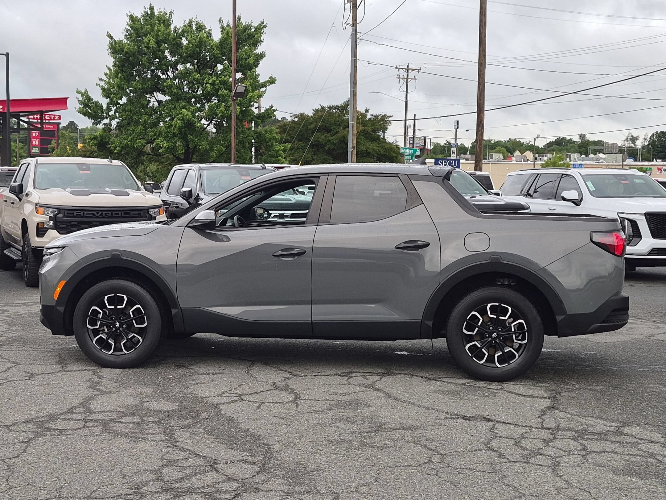 Certified Used 2024 Hampton Gray Hyundai SEL image 2