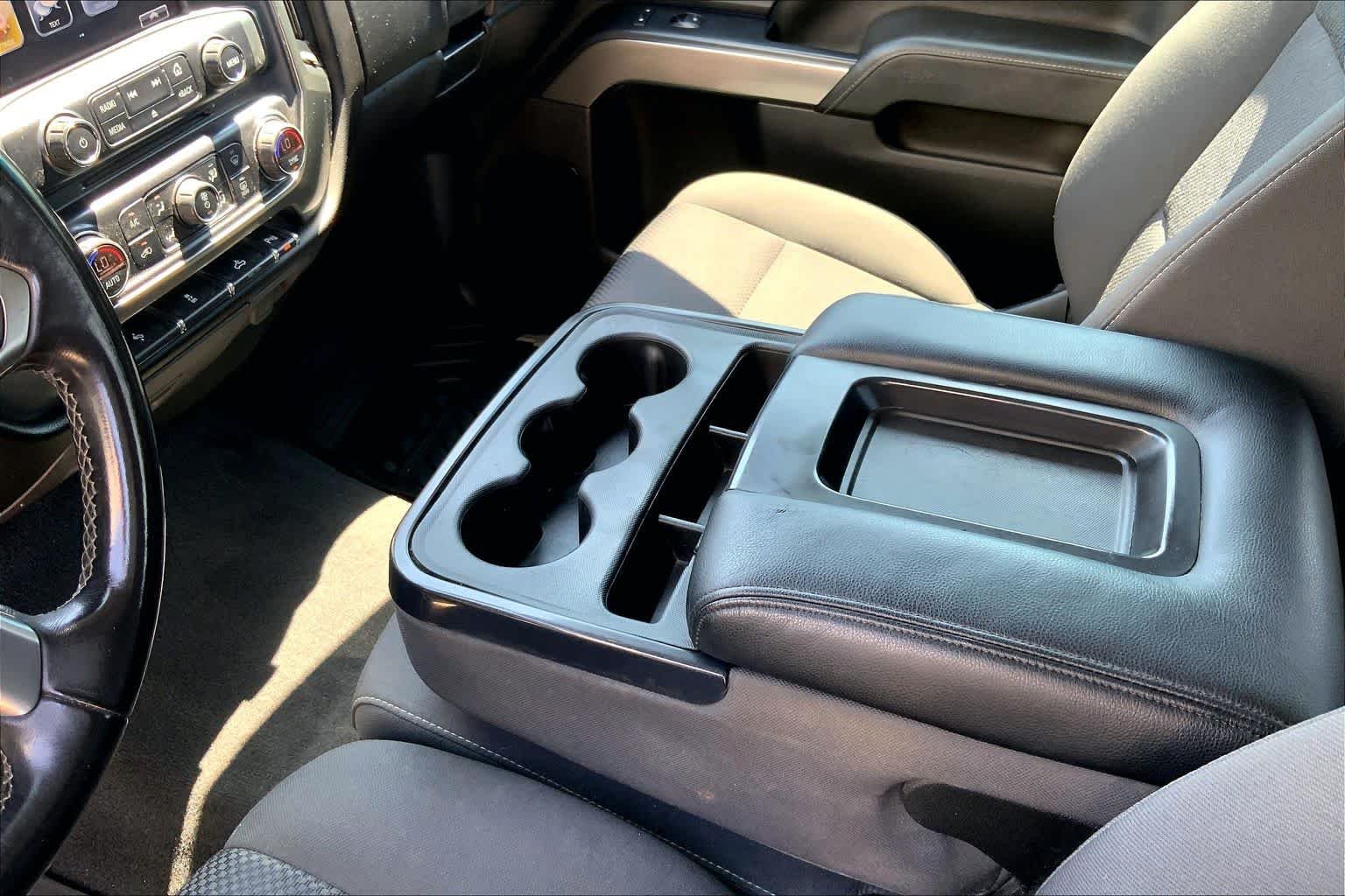 Used 2018 Summit White Chevrolet LT image 17